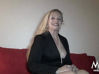 شخص داستان س ضربدری ساده و معصوم سکسی straddled فالوس از معشوق