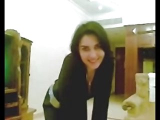 همسر سکسی مامان و پسر خود را در حالی sexضربدری که او خواب است در راهرو