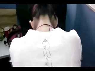 دخترک معصوم, انگشت Fucks در کردن ضربدری بیدمشک او در رابطه bongacams com